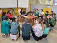 Čtení od maminky ve 2. B